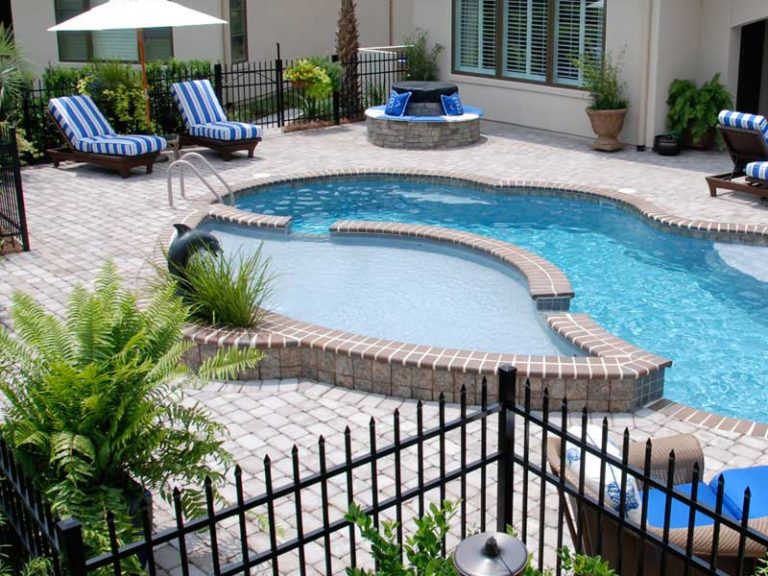 liner pools with tanning ledge