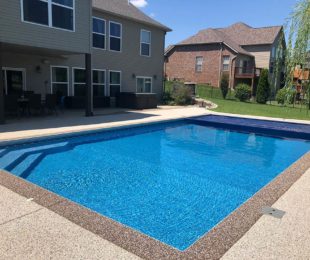Vinyl Pool Rectangle with Auto Cover