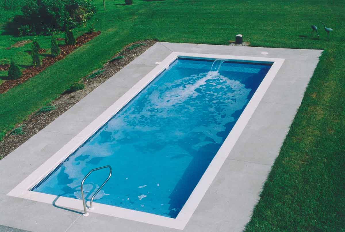Claremont 14' x 33' Model Pool Latham Pool