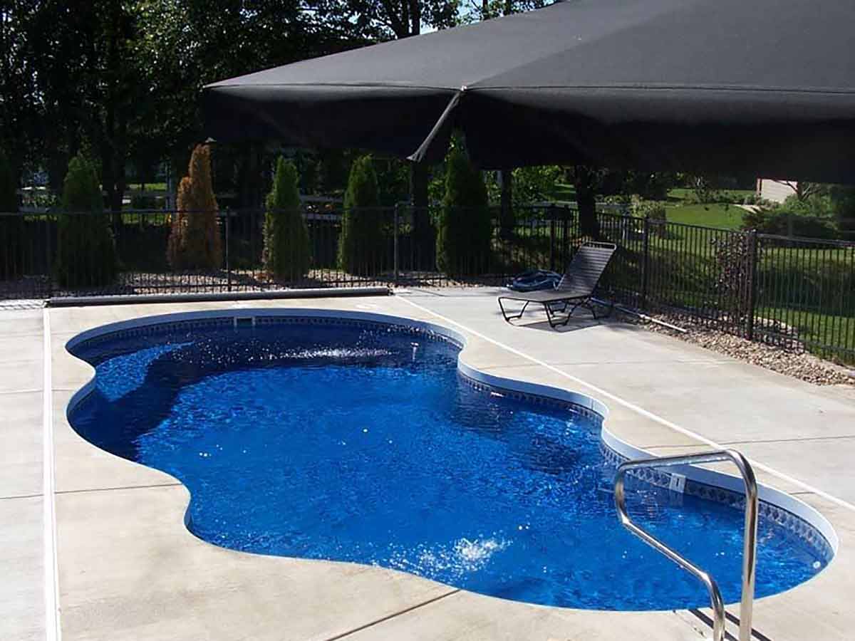 Fiji Pool 15' x 34' Model Latham Pool
