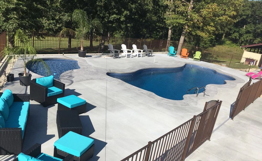 Latham Fiberglass Genesis | Crystite Classic Ocean Blue inground pool