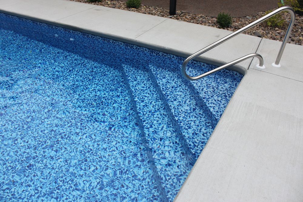 Latham Vinyl Liner Pools Custom | DISCO PEARL inground pool