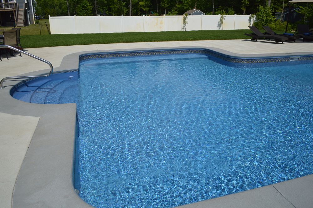 Latham Vinyl Liner Pools True-L-with 2' Radius Corners | CHESAPEAKE / GEMSTONE inground pool