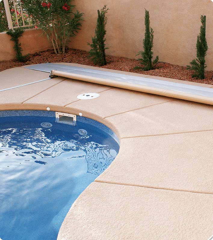freeform fiberglass swimming pool with auto safety cover